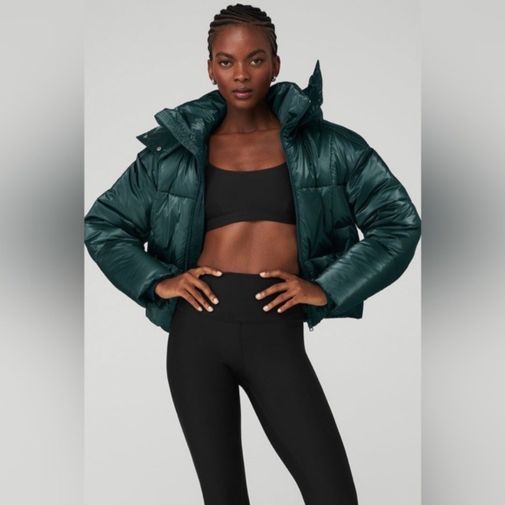 ALO Pearlized Pristine Midnight Green Cropped Puffer Hooded Jacket